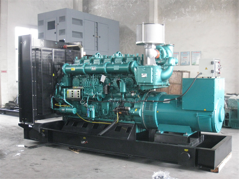 和县200KW 柴油发电机的油耗是多少？