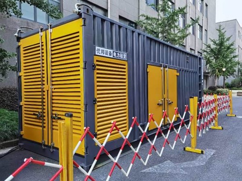 和县如何使用转速表检查发动机的转速？