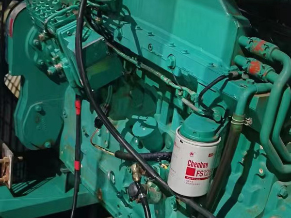 和县如何确定新的发电机组控制系统是否与原系统兼容？