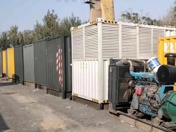 和县200KW柴油发电机机组每小时油耗是多少？